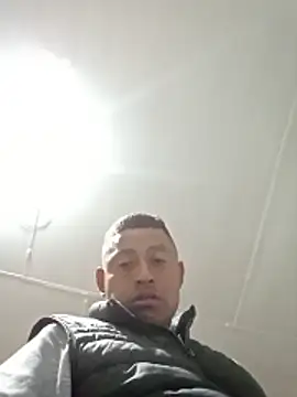 Snapshot of luuiss12 chatting on October 30, 2025, 5:28 am luuiss12 online show from October 30, 2025, 5:28 am