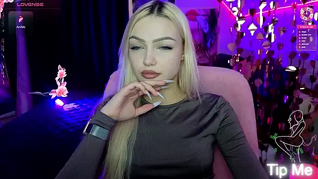 Snapshot of LinaLirian chatting on February 17, 2026, 2:14 pm LinaLirian online show from February 17, 2026, 2:14 pm