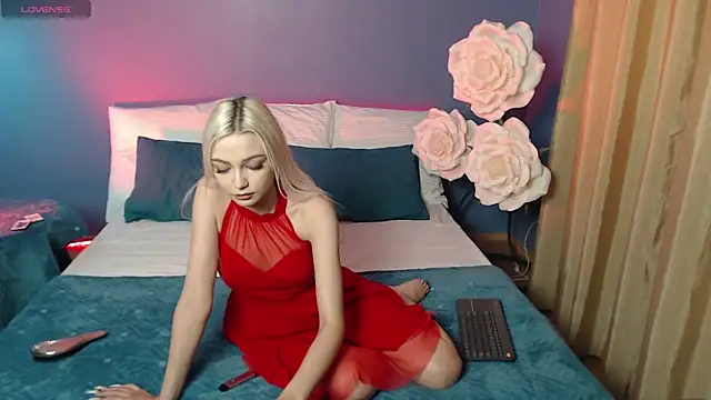 LinaLirian online show from October 25, 2025, 2:17 pm