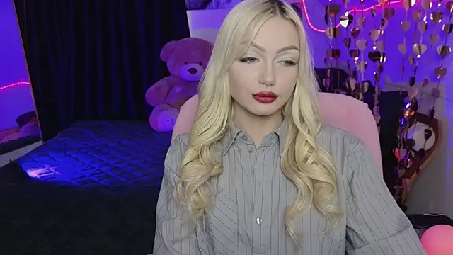Snapshot of LinaLirian chatting on July 10, 2026, 2:39 pm LinaLirian online show from July 10, 2026, 2:39 pm