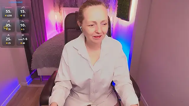 Karen Villis online show from October 7, 2025, 11:44 am