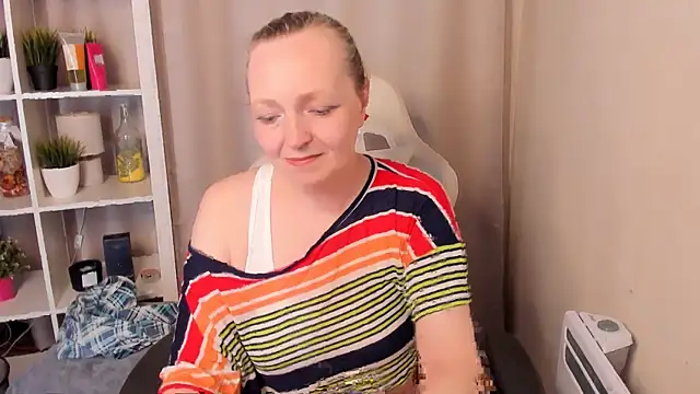 Karen Villis online show from May 3, 2026, 11:58 am