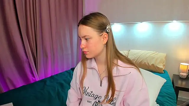 Candy Cansew online show from September 9, 2025, 1:38 am