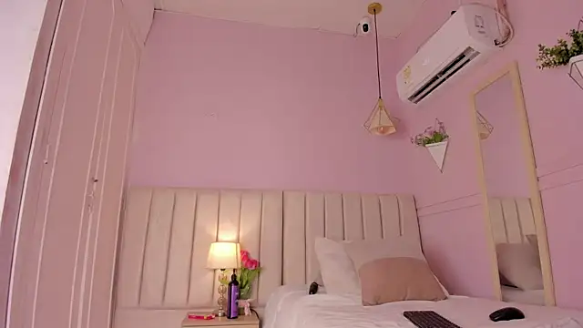 Snapshot of _lucia_18 chatting on August 1, 2026, 6:39 pm lucia 18 online show from August 1, 2026, 6:39 pm