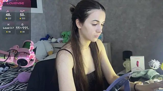 Snapshot of CupSizeGirl chatting on April 27, 2026, 9:51 am CupSizeGirl online show from April 27, 2026, 9:51 am