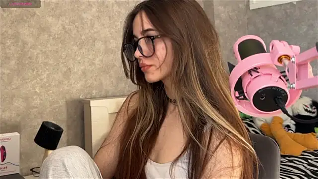 Snapshot of CupSizeGirl chatting on March 30, 2026, 10:28 am CupSizeGirl online show from March 30, 2026, 10:28 am