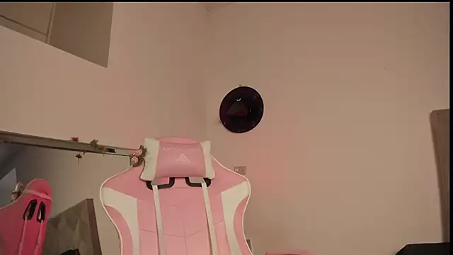 Snapshot of Paprika_ chatting on November 10, 2025, 6:24 pm Paprika online show from November 10, 2025, 6:24 pm