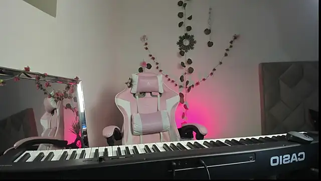 Snapshot of Paprika_ chatting on December 5, 2025, 7:45 pm Paprika online show from December 5, 2025, 7:45 pm