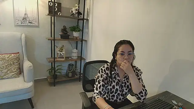 Snapshot of _Victoria_Collins chatting on June 5, 2026, 11:05 am Victoria Collins online show from June 5, 2026, 11:05 am
