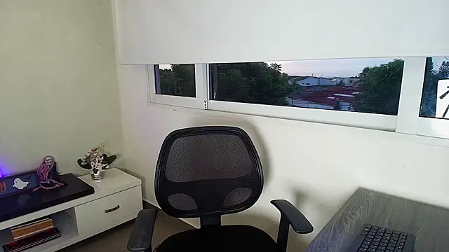  Victoria Collins online show from October 29, 2025, 11:09 am