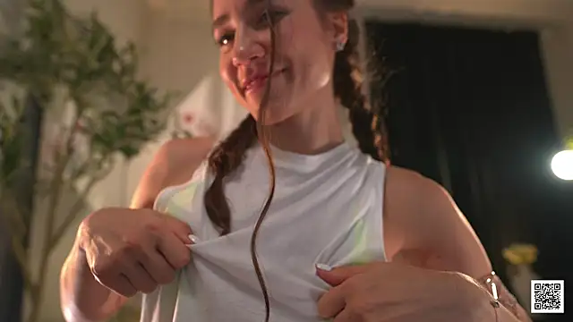 Snapshot of Myliss_ chatting on October 12, 2025, 4:52 pm Myliss online show from October 12, 2025, 4:52 pm