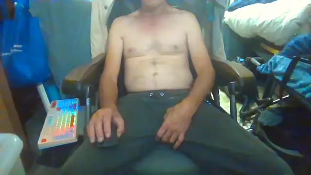 Lovyourpuss online show from April 22, 2026, 12:12 pm