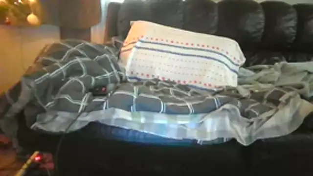 Snapshot of Lovyourpuss chatting on December 13, 2025, 10:05 pm Lovyourpuss online show from December 13, 2025, 10:05 pm