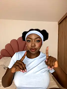 alissradiante1 online show from October 10, 2025, 11:05 pm