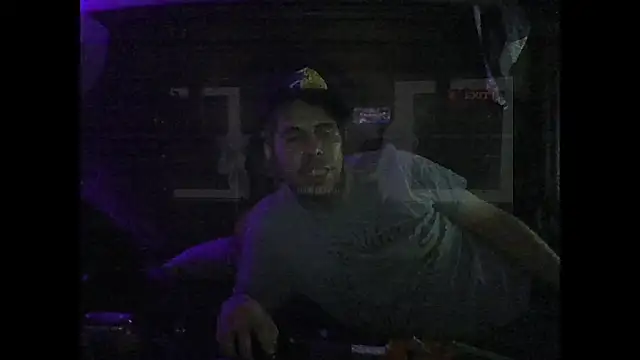 Snapshot of Gc-g chatting on November 4, 2025, 8:07 am Gc-g online show from November 4, 2025, 8:07 am