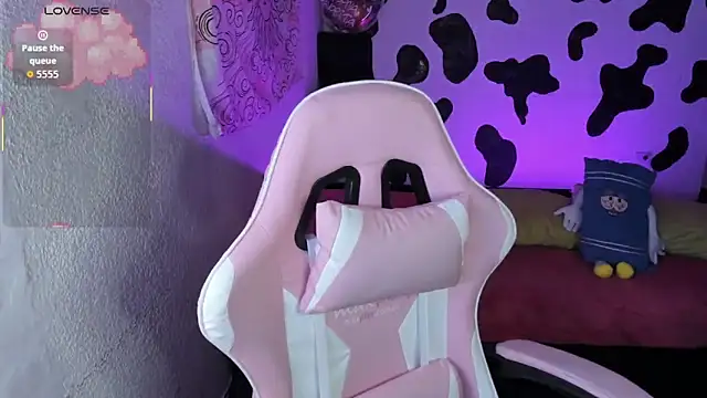 abbie jensen  online show from November 18, 2025, 10:07 am