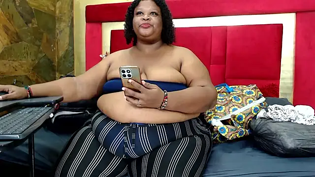 Snapshot of Exoticbigmandy chatting on June 12, 2026, 9:45 pm Exoticbigmandy online show from June 12, 2026, 9:45 pm