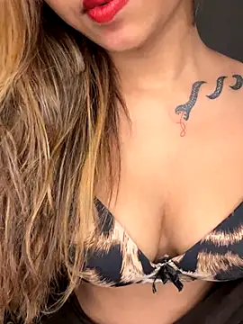 Snapshot of Scarlett_1819 chatting on October 29, 2025, 5:12 pm Scarlett 1819 online show from October 29, 2025, 5:12 pm