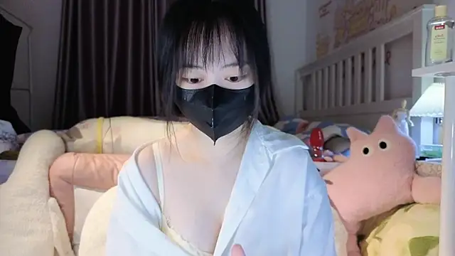 love-uiui online show from October 13, 2025, 4:30 pm