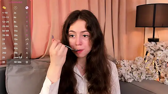 JulianaChapel online show from September 9, 2025, 8:35 am