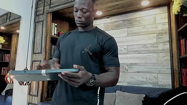 MarcusBlack  online show from December 19, 2025, 12:18 pm