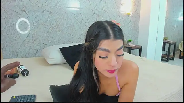 Snapshot of Antonella_west chatting on June 11, 2026, 3:47 am Antonella west online show from June 11, 2026, 3:47 am