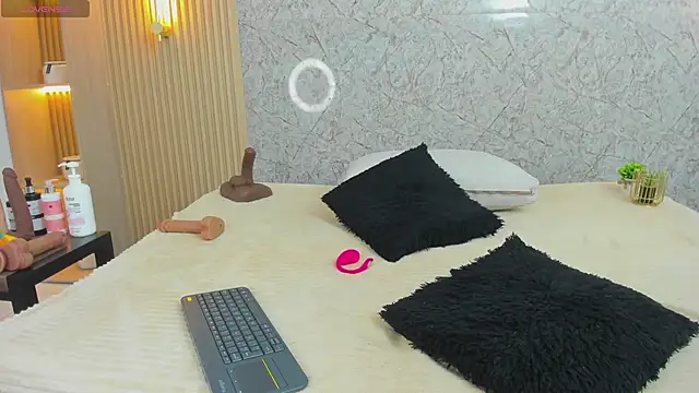 Snapshot of Antonella_west chatting on June 1, 2026, 8:30 pm Antonella west online show from June 1, 2026, 8:30 pm
