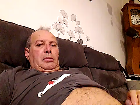 Vince072 online show from November 7, 2025, 4:17 am