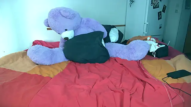 Violett3333 online show from April 4, 2026, 4:46 pm