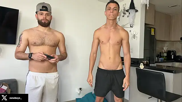 Snapshot of zoneboys chatting on October 10, 2025, 9:59 pm zoneboys online show from October 10, 2025, 9:59 pm