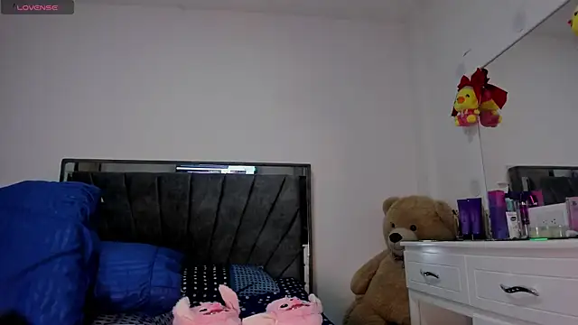 Snapshot of tifanny_turner chatting on December 3, 2025, 1:21 pm tifanny turner online show from December 3, 2025, 1:21 pm