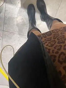 Snapshot of xiaoyuan01 chatting on November 6, 2025, 4:05 am xiaoyuan01 online show from November 6, 2025, 4:05 am