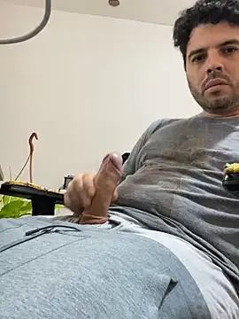 Snapshot of uto857 chatting on December 17, 2025, 9:31 pm uto857 online show from December 17, 2025, 9:31 pm