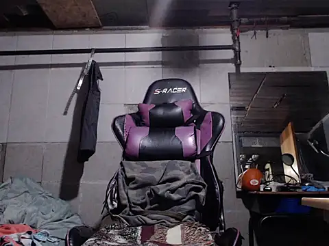 Snapshot of mastertrap chatting on November 29, 2025, 10:21 pm mastertrap online show from November 29, 2025, 10:21 pm