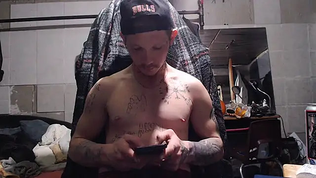 Snapshot of mastertrap chatting on December 14, 2025, 8:09 am mastertrap online show from December 14, 2025, 8:09 am