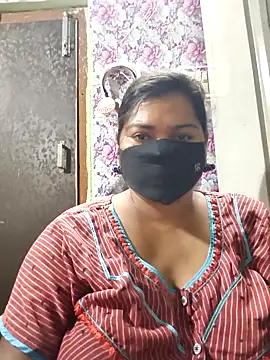 Liyaa 24 online show from May 6, 2026, 4:33 pm