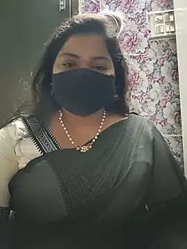 Snapshot of Liyaa_24 chatting on June 3, 2026, 5:28 pm Liyaa 24 online show from June 3, 2026, 5:28 pm