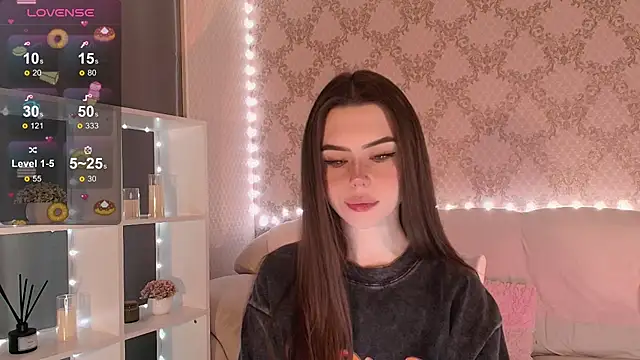 HolyMiax online show from November 18, 2025, 3:21 am