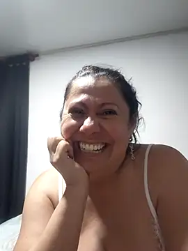 Snapshot of EmmaJhomson chatting on August 5, 2026, 12:59 am EmmaJhomson online show from August 5, 2026, 12:59 am