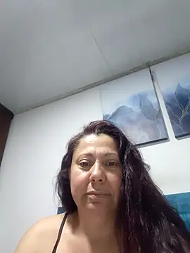 Snapshot of EmmaJhomson chatting on June 19, 2026, 11:09 pm EmmaJhomson online show from June 19, 2026, 11:09 pm