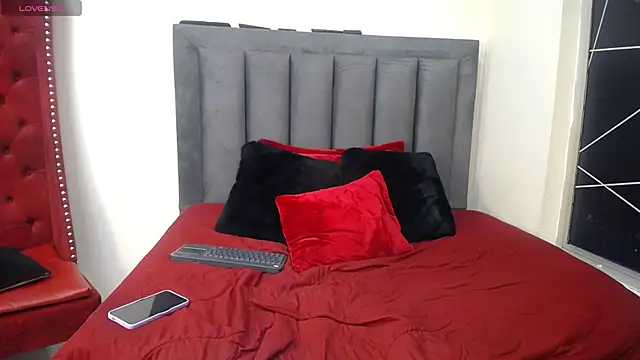 Snapshot of EmmaJhomson chatting on December 5, 2025, 8:17 pm EmmaJhomson online show from December 5, 2025, 8:17 pm