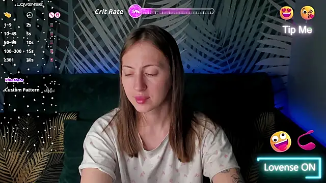 Snapshot of ChristyCrayme chatting on May 12, 2026, 10:16 pm ChristyCrayme online show from May 12, 2026, 10:16 pm
