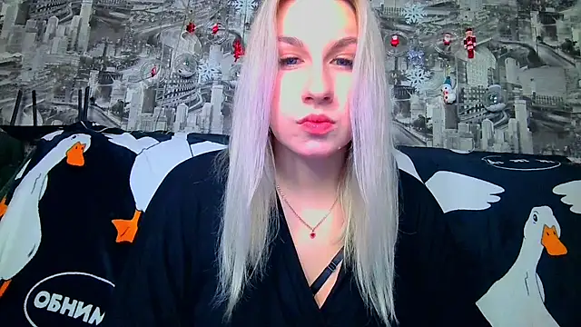 HoneyNelly online show from May 10, 2026, 10:44 pm