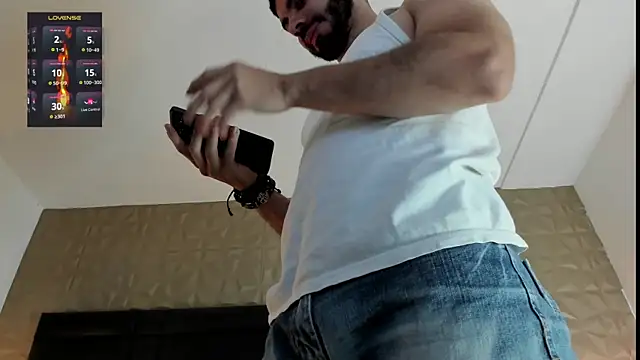 Snapshot of AxelThompson_ chatting on October 8, 2025, 11:45 am AxelThompson online show from October 8, 2025, 11:45 am