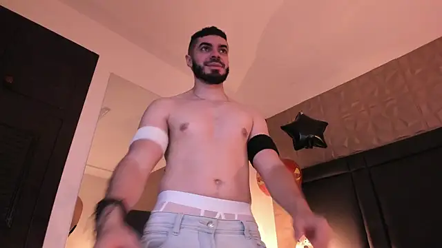 Snapshot of AxelThompson_ chatting on October 25, 2025, 10:47 am AxelThompson online show from October 25, 2025, 10:47 am