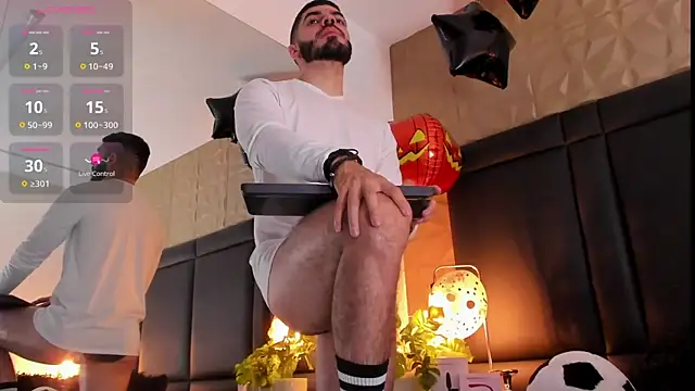 Snapshot of AxelThompson_ chatting on October 12, 2025, 11:33 am AxelThompson online show from October 12, 2025, 11:33 am