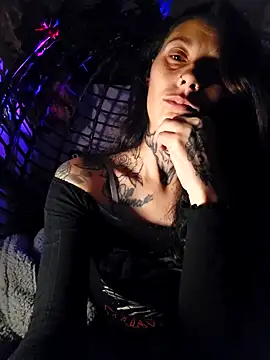 Snapshot of DarkAngelz1 chatting on October 20, 2025, 1:18 am DarkAngelz1 online show from October 20, 2025, 1:18 am