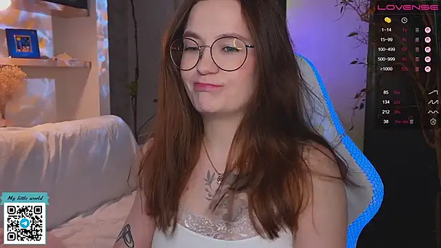 Snapshot of mia_here chatting on November 27, 2025, 2:56 am mia here online show from November 27, 2025, 2:56 am