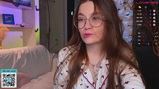 Snapshot of mia_here chatting on October 28, 2025, 12:15 pm mia here online show from October 28, 2025, 12:15 pm