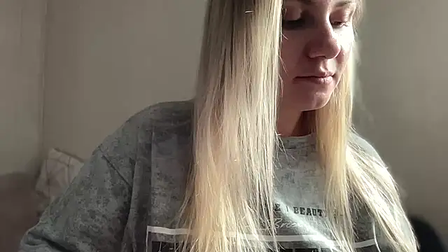 MonicaSweett online show from October 7, 2025, 9:21 am